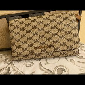 Michael Michael Kors wallet on the chain